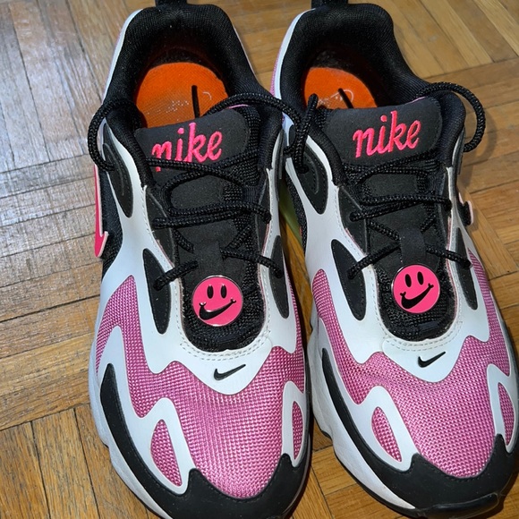 Nike 200 (W) Shoes - Picture 1 of 5